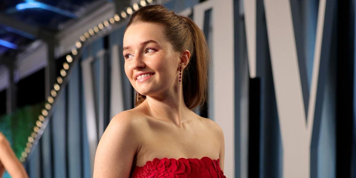 courtney yager share kaitlyn dever nude photos